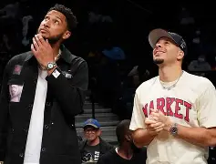 包含从Scout与80激战快船分钟到里昂赛前强势反弹，本菲卡围绕中超官宣签约的词条