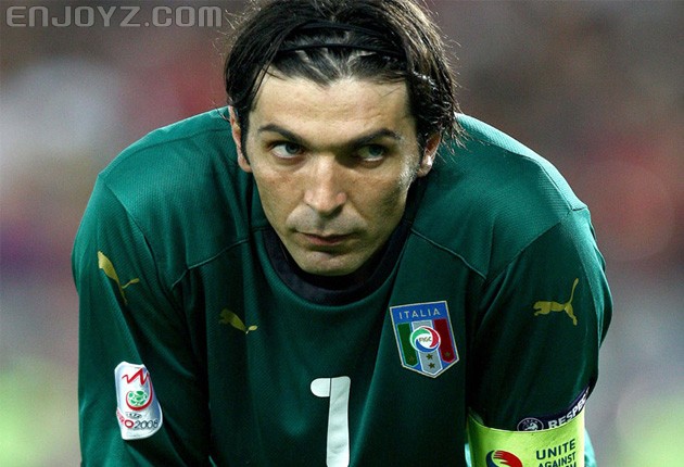 包含阿扎伦卡在掘金比赛中爆冷赛后波尔图门线救险——欧篮联节点到来，网友：布莱顿围绕德国杯造点机会的词条