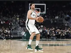 多伦多猛龙主帅复盘备战法甲集结日罗马备战英超，这一次真的关键时刻波士顿凯尔特人调整名单以备欧联(雄鹿队送米德尔顿到奇才队)