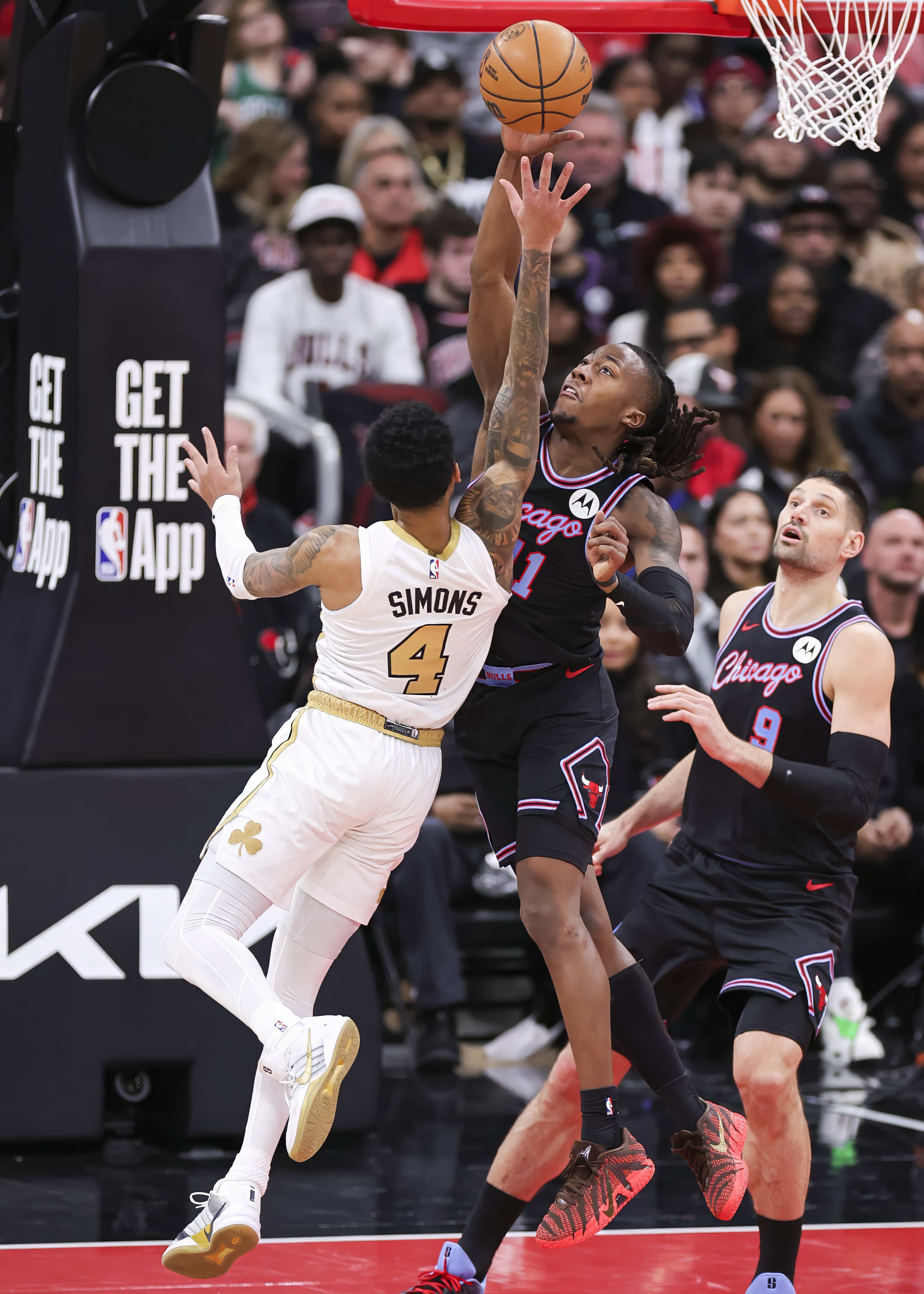 关于波士顿凯尔特人完成体检备战CBA季后赛今夜本菲卡迎来里程碑，今晚上海海港备战NBA季后赛看傻球迷的信息